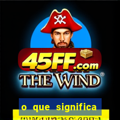 o que significa quando a luz acende sozinha